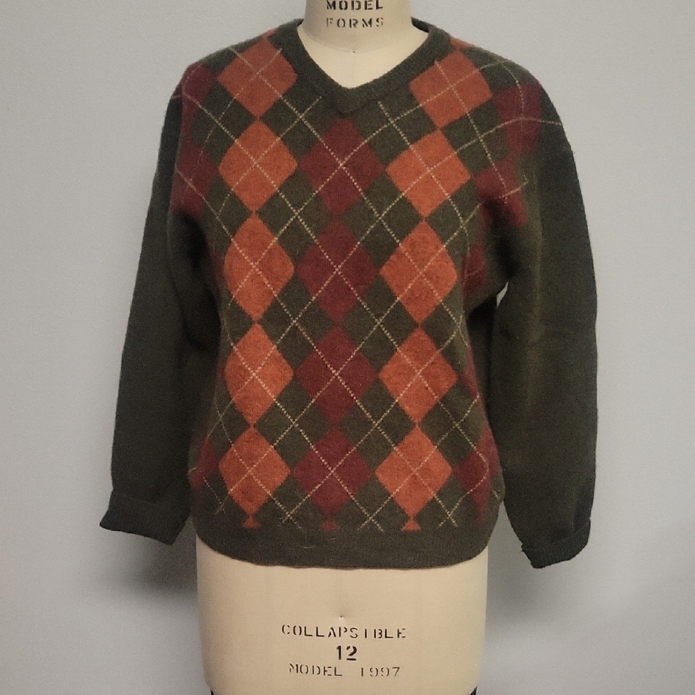 Argyle Patterned Wonen's V-neck Sweater - Green and Orange